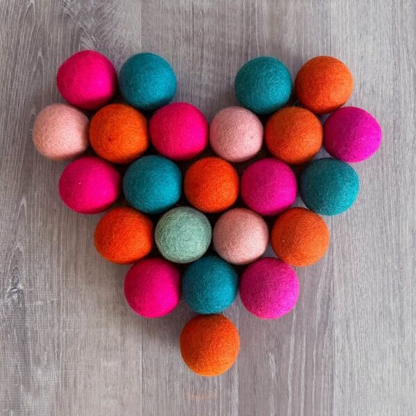 Treusinn Hundespielball FILZY / verschiedene Farben / 100% natürliche Filzwolle / Ø ca. 6 cm