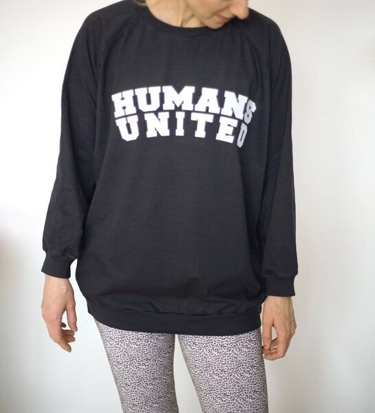 Lena Schokolade HUMANS UNITED Sweater aus Bio-Baumwolle versch. Farben
