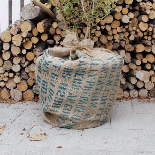 Andermatt Biogarten Winterschutz aus Jute – Schutz für Pflanzen, Töpfe und Stämme aus recycelten Kaffeesäcken