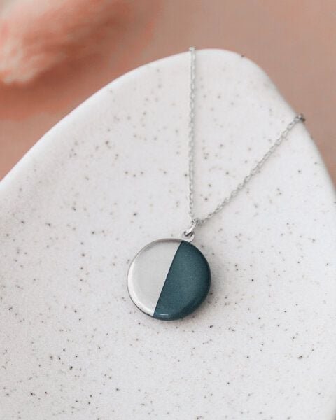 lille mus Halskette mit Porzellananhänger 'Halbkreis' Porzellanschmuck SILBER