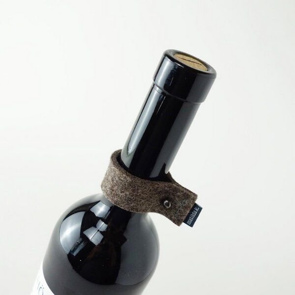 matilda k. manufaktur Tropfenfänger aus Filz mit Geschenkkarte für Weinflaschen 'gustav'