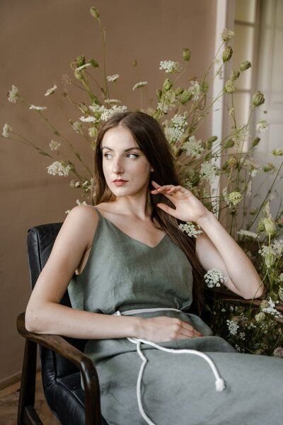 gust. Leinenkleid mit V-Ausschnitt - Linen dress with V-neckline - 100% Bio-Leinen