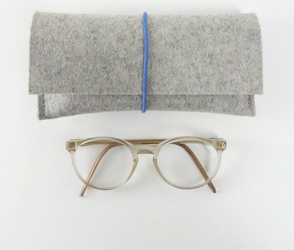 matilda k. manufaktur Brillenetui aus Wollfilz 'auguste' mit Rundgummi-Verschluß in vielen Farben