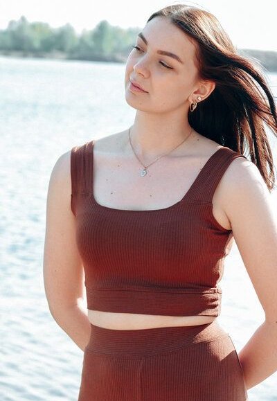 Vivien Joy Farrah Basic Crop Top