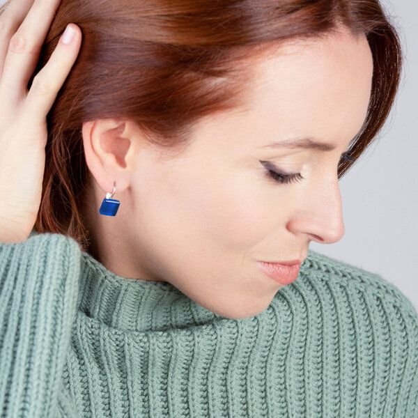 ALEXASCHA Geometrische Ohrringe hängend aus Glas | PUREFORM