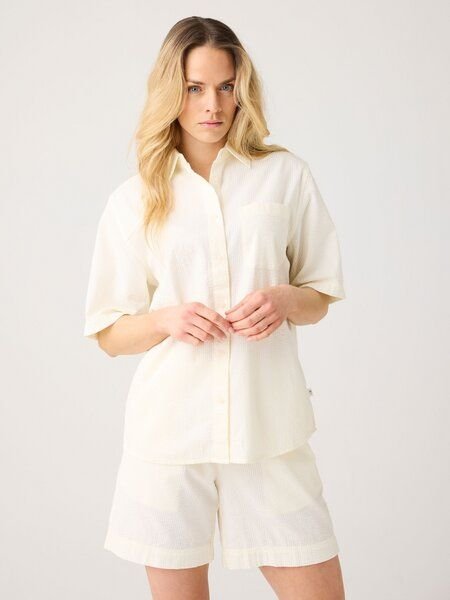 KnowledgeCotton Apparel Lockere Seersucker-Bluse mit kurzen Ärmeln aus Bio-Baumwolle