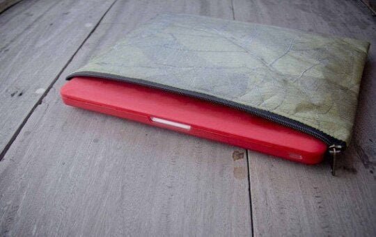 BY COPALA Laptop-Hülle 15" - 16" Zoll aus recycelten Blättern in grün