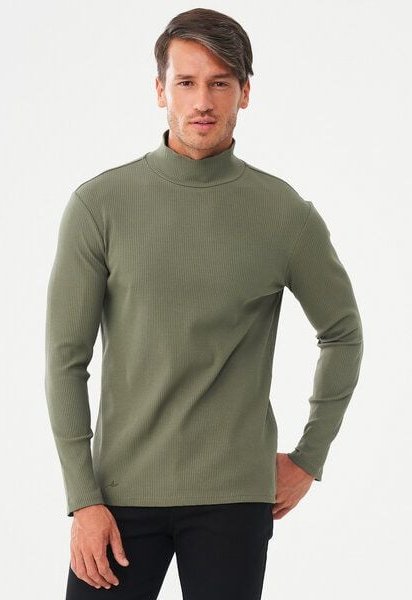 ORGANICATION Geripptes Langarmshirt aus Bio-Baumwolle mit Rollkragen