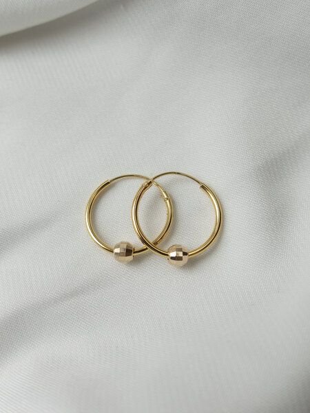 ST'ATOUR DIONA – mittlere Creolen mit Discokugel-Detail