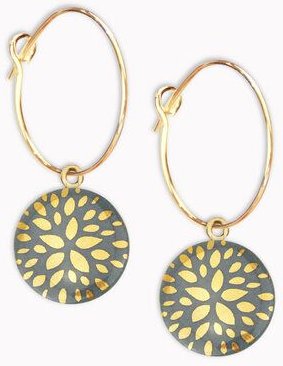 lille mus Creolen mit Porzellan-Anhänger 'Blumenstern' Porzellanschmuck