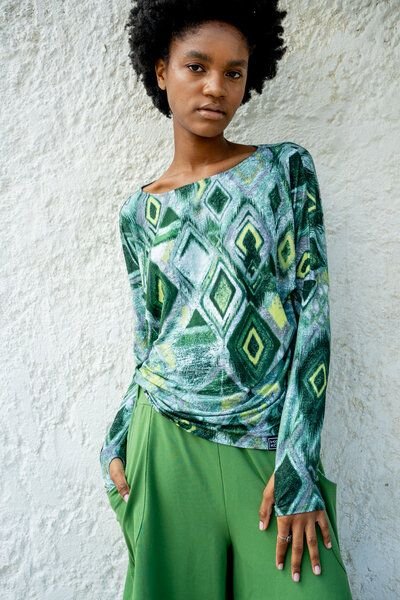 KOKOworld Bluse Be My Valentine Damen – Viskose EcoVero – figurbetont & bequem – mit Daumenloch – farbenfroher Print – f...