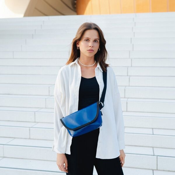 MOOT Die Umhängetasche aus LKW-Plane