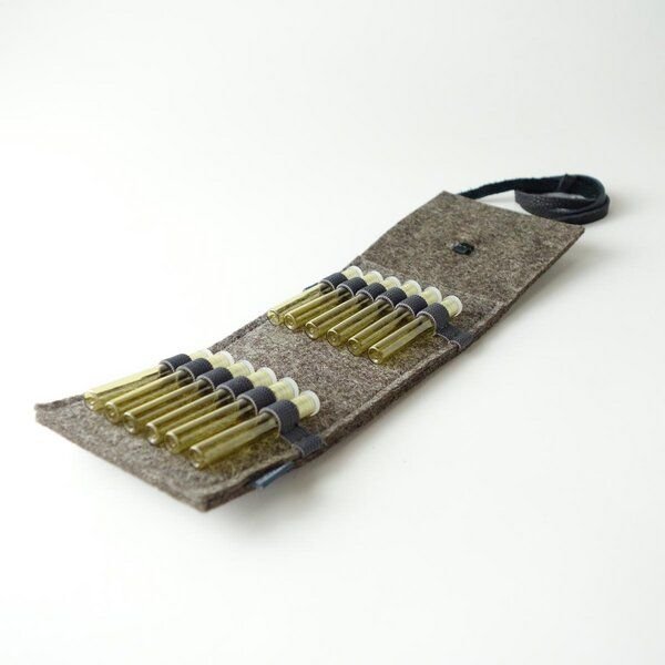 matilda k. manufaktur Taschenapotheke für homöopathische Globuli aus Filz braun mit 12 leeren Gläschen 'samuel'