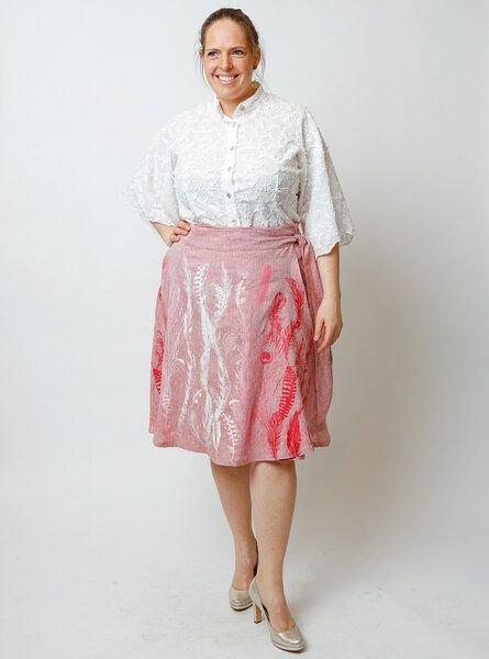 Peaces.bio - handbedruckte Biomode Wickelrock - Bio-Leinen - Federkleid in Rot