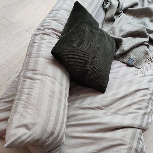 Villa Jade Bezug für Seitenschläferkissen 140x40cm gestreift 100% kbA Baumwolle