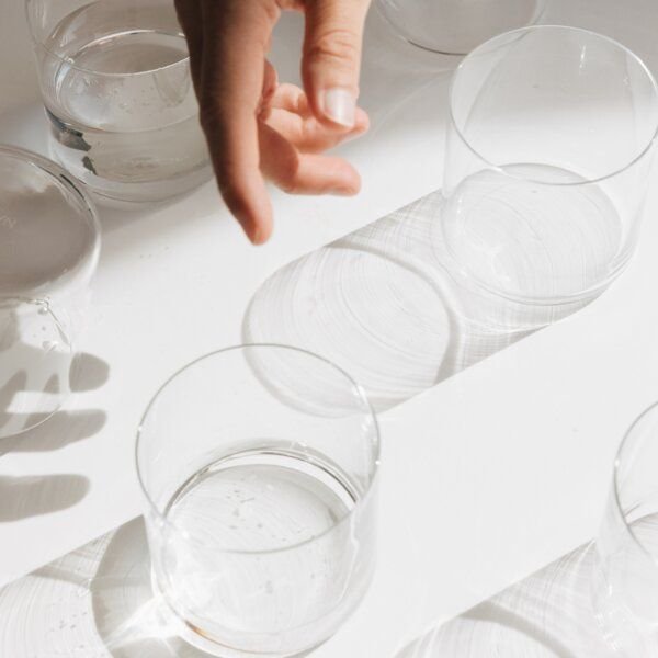 NAKOA Vielseitiges Gläser Set für Jeden Anlass I 4 Stück je 355 ml I Elegante Wassergläser & Trinkgläser Set Spülmaschin...