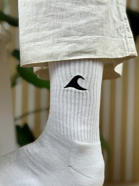 Purewater Welle | Bio Baumwoll Socken | Bestickt