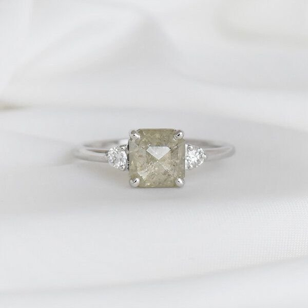 Thumbnail - Eppi Goldenring mit einem Salt and Pepper Diamanten Mahmud