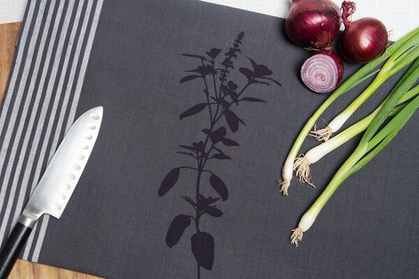 Hirschkind Bio- & Fair-Trade-Geschirrtuch 'Rotes Basilikum' grau-weiß