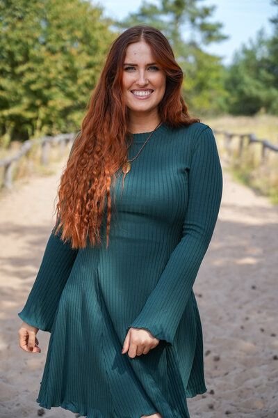 Vivien Joy Feminines Winterkleid - Lya Kleid