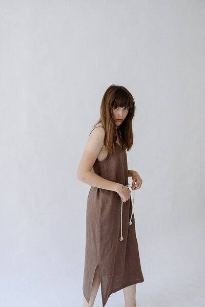 gust. Leinenkleid mit V-Ausschnitt - Linen dress with V-neckline - 100% Bio-Leinen