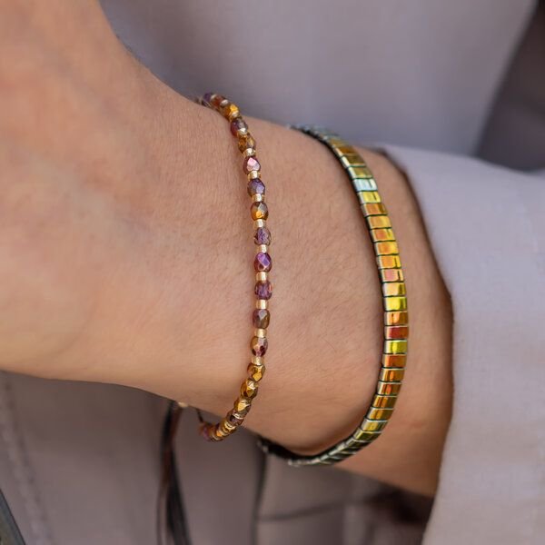 juni Herbstliches Kristall Perlenarmband "Golden Hour" mit verstellbarer Verschluss-Schiebeperle aus recyceltem Gold