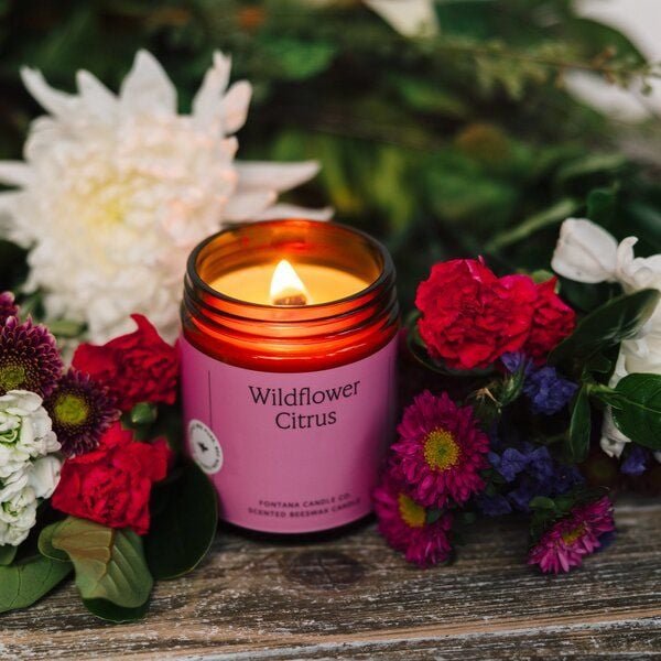 Fontana Candle Company WILDFLOWER CITRUS - Bienenwachskerze mit ätherischem Öl