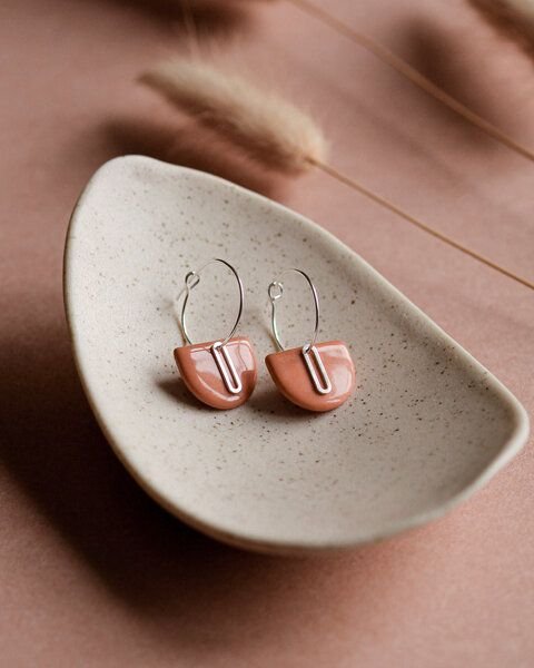 lille mus Creolen 'Halbkreis Oval' aus Porzellan und 925 Silber / vergoldet