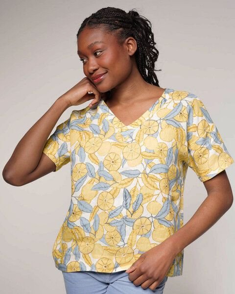 Alma & Lovis Allover-Print Blusenshirt aus reinem Leinen | Fruit V-Neck