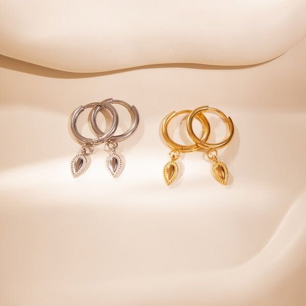 ELEKTROPULLI Schlichte Creolen mit mini Tropfen Anhänger