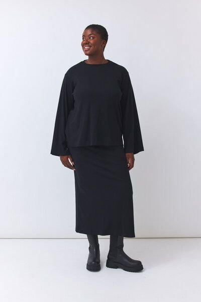 Baìge the Label Rock Bea