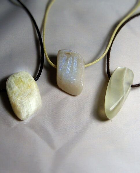 OneWorldMinerals Intuition, Intuition, Intuition - Mondstein Anhängerset