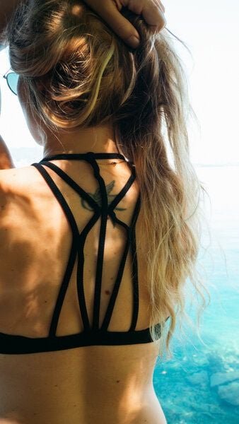 Zeachild Eclipse Strappy Bikini Top - hinten überkreuzt - recycelt