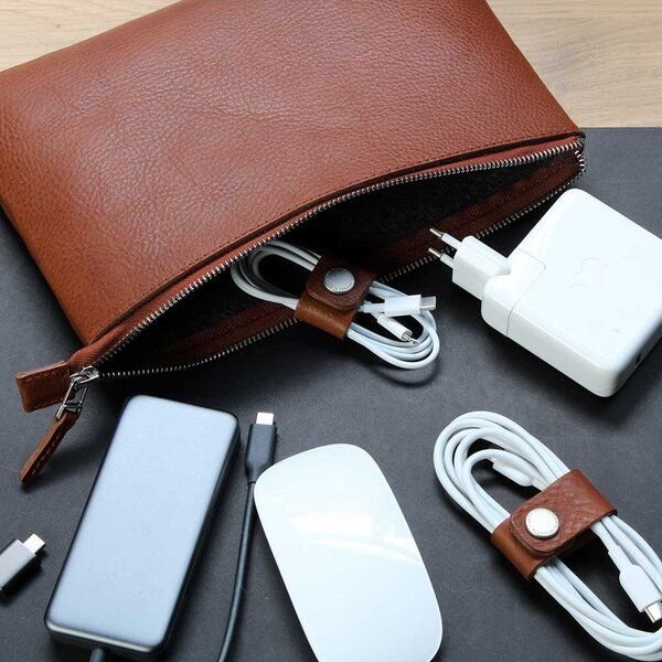 GOOD WILHELM Kabeltasche und Zubehörtasche aus Vachetta Leder (vegetabil gegerbt)