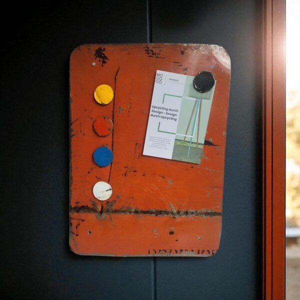 Moogoo Creative Africa Magnettafel aus recycelten Ölfässern mit 5 bunten Magneten - Industrial Upcycling