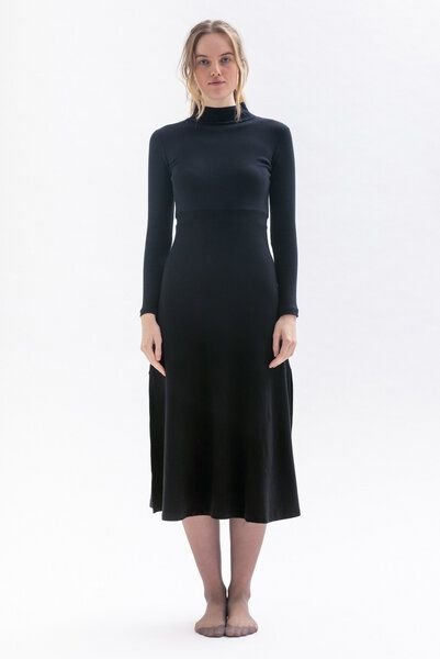 Studio Hertzberg Winterkleid CLE-OO mit Stehkragen und langen Schlitzen aus Bio Baumwolle