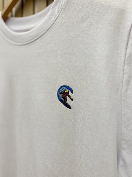 Purewater Surferin | Besticktes Bio Baumwoll T-Shirt | Stickerei