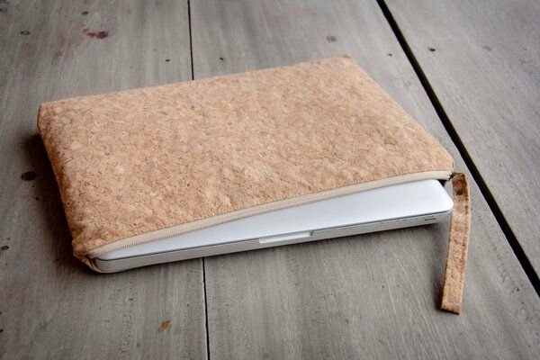 BY COPALA 13–14" nachhaltige vegane Laptoptasche aus Kork, MacBook Hülle , Natur