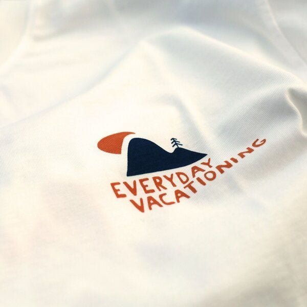 picea (by bleed) Vacation Mode T-Shirt Weiß