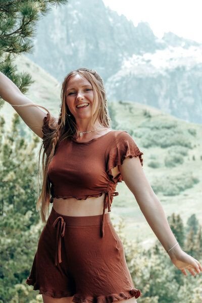 Vivien Joy Farrah Crop T-shirt mit Schmetterlingsärmel