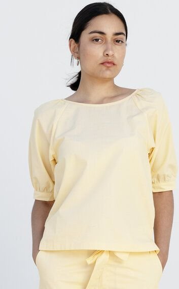 Studio Hertzberg TOP IN-DYAA MIT AUSSCHNITT IM RÜCKENTEIL - 100% BIO BAUMWOLLE