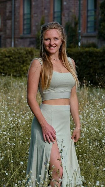 Vivien Joy Farrah Basic Crop Top