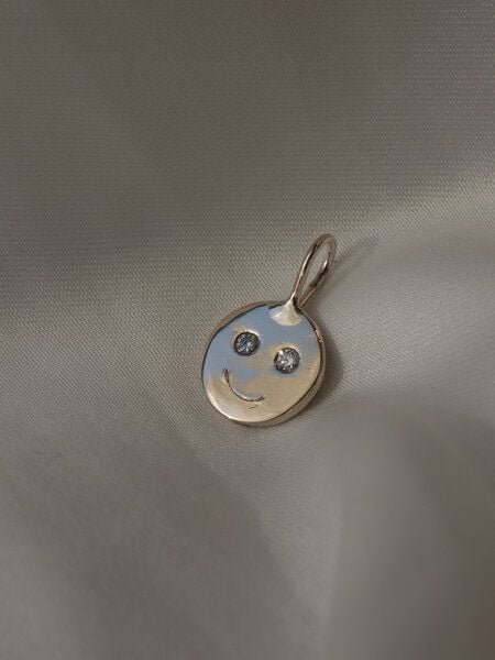 ST'ATOUR HAPPY FACE – Anhänger aus recyceltem Silber oder Gold mit lab grown Diamanten