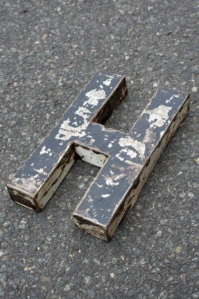 Moogoo Creative Africa Buchstabe A-Z aus recycelten Ölfässern -22cm- Post-Oil Industrial Upcycling