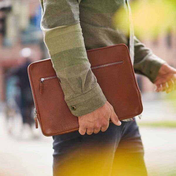 GOOD WILHELM Macbook Pro / Air Hülle Leder mit Zusatzfach FRIEDRICH