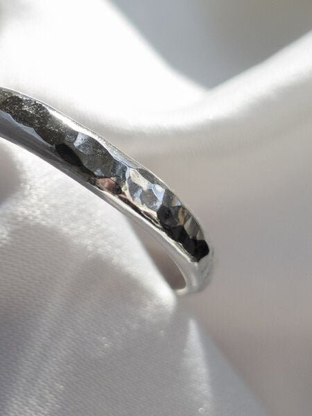 ST'ATOUR YETTA MEDIUM - gehämmerter Ring