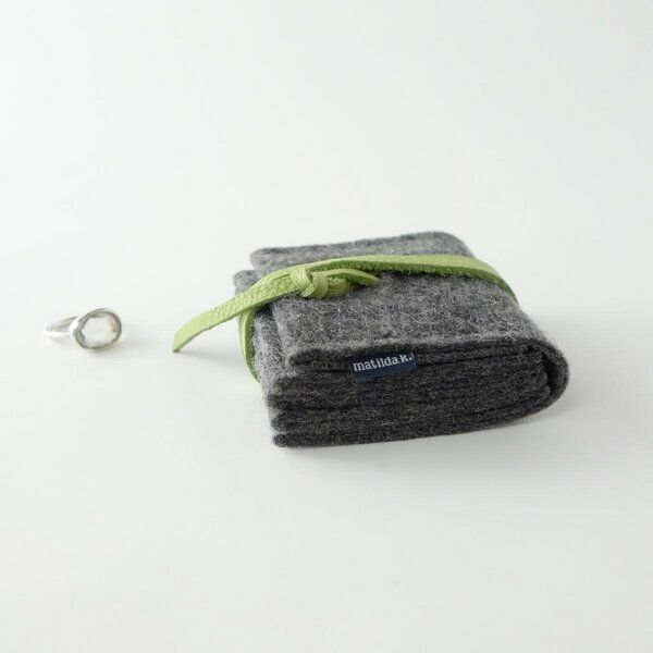 matilda k. manufaktur Schmuckaufbewahrung 'schmucknest' klein aus Wollfilz dunkelgrau 'margarete'