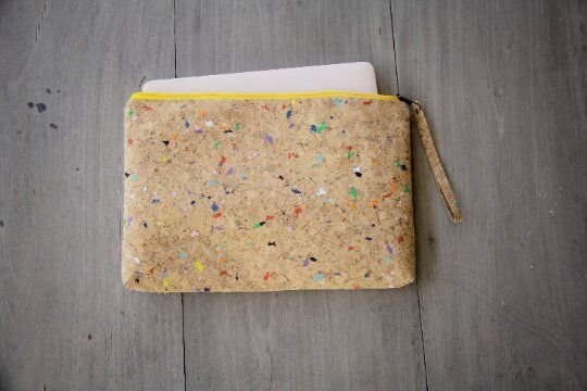 BY COPALA 13–14" nachhaltige vegane Laptoptasche aus Kork, MacBook Hülle - Farbakzenten mit gelber Zipper