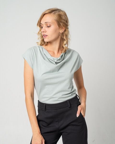 Alma & Lovis Shirt mit Wasserfall-Ausschnitt, aus Bio-Baumwolle | Short Cascade