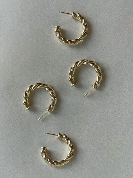 noemvri fashion label Mia Creolen small